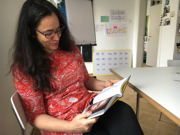 Katja de Bragança liest das Buch Ich bin nur einmalig, Foto: Anne Leichtfuß