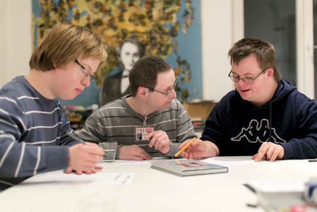 Schreibende Männer, Foto: Hanna Witte Schreibende Männer